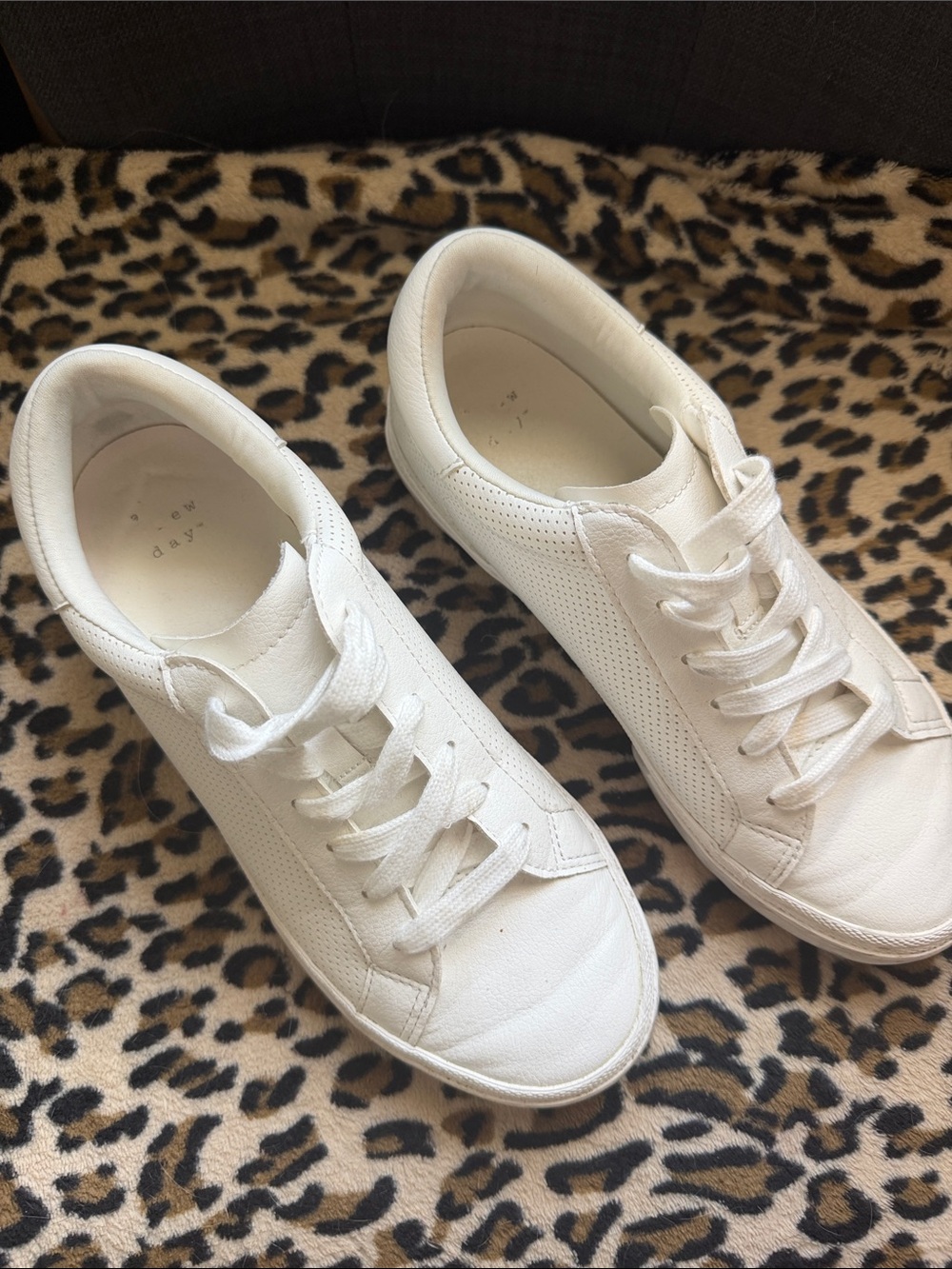 A New Day women’s white lace up sneakers size 7